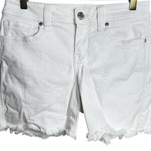 Seven7 Distressed Hem White Denim‎ Jean Shorts Women's Size 4